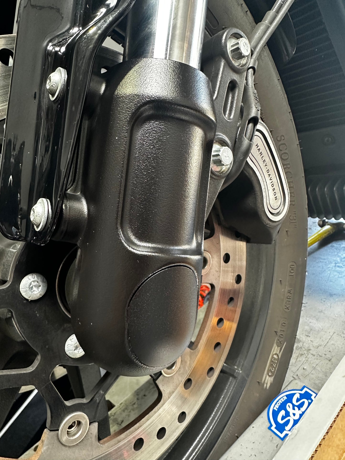 GREEN BROTHERS DESIGN- Axle Plug Kit for Softail M8 with Inverted Forks